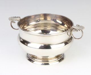 A Victorian silver two handled baluster bowl, London 1899, 15cm, 254 grams
