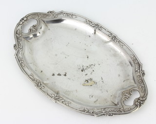 A Continental repousse silver 2 handled dish decorated with flowers 28cm, 188 grams 