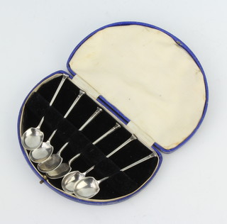 A set of 6 Art Deco silver coffee spoons cased, Sheffield 1937, 39 grams 