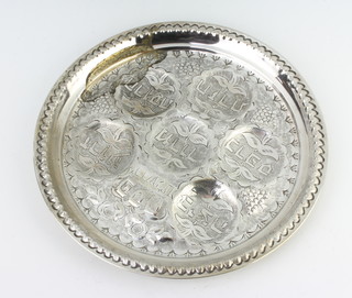 A Continental repousse silver Passover dish, 269 grams, 25cm 