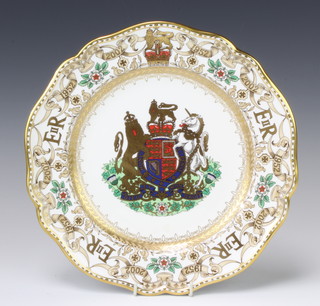 A Spode commemorative wall plate - The Golden Jubilee of Her Majesty Queen Elizabeth II 1952-2002 no.268/500, boxed, 28cm 