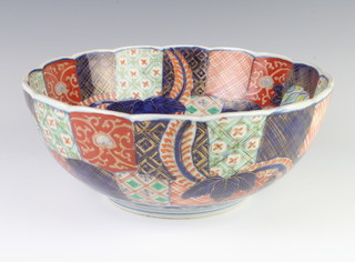 An Imari scalloped bowl decorated with flowers 28cm 