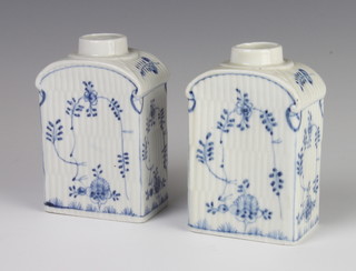 A pair of 19th century blue and white porcelain tea caddies with floral decoration 14cm 