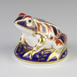 A Royal Crown Derby Imari pattern paperweight in the form of a frog with gold stopper 9cm 
