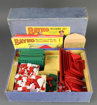 A Bayko building set boxed and with 2 instructions books 