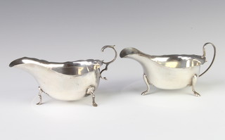 A near pair of silver sauce boats, Sheffield 1918 and 1937, 197 grams