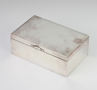 A Continental silver rectangular cigarette box 12cm 