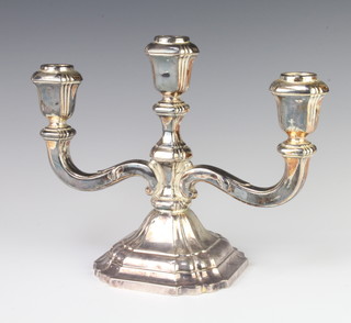 A Continental Sterling silver 3 light candelabrum, 333 grams, 20cm
