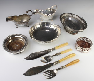 A pair of silver plated sauce boats and minor plated wares 