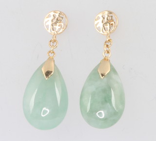 A pair of 9ct yellow gold hardstone earrings, 25mm 