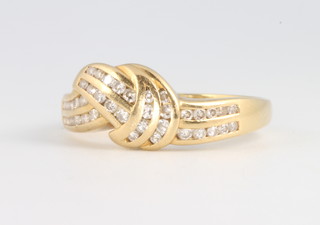 An 18ct yellow gold diamond set ring size Q 