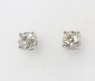 A pair of 18ct white gold single stone diamond ear studs 1.05ct