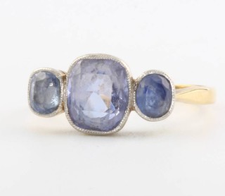An 18ct yellow gold 3 stone sapphire ring size O 