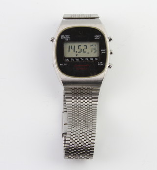 A gentleman's Omega steel cased Speedmaster quartz LED wristwatch and bracelet 