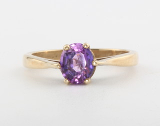 A 9ct yellow gold amethyst ring, size J, 2.2 grams