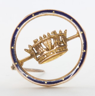 A 9ct yellow gold and enamelled circular brooch decorated with a crown 23mm, 3.3 grams