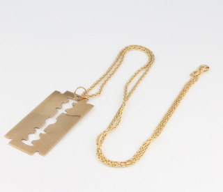 A 9ct yellow gold razor pendant and chain 6.6 grams 