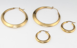 Two pairs of 9ct yellow gold hoop earrings 5.9 grams 