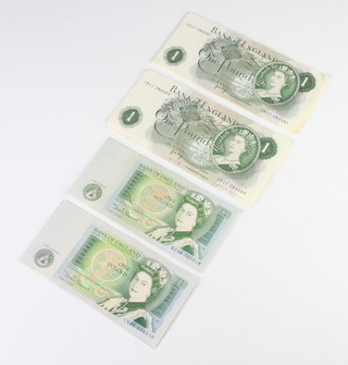 A consecutive run of one pound bank notes CR17284081 to CR17284098 and a quantity of one pound bank notes mixed numbers (16)  