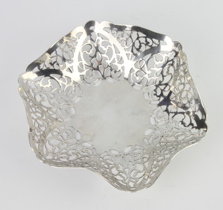 A hexagonal pierced silver bon bon dish, 93 grams 