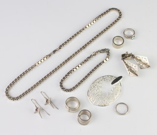 A silver necklace and minor silver jewellery 153 grams