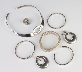 A silver necklace and minor silver jewellery, 195 grams