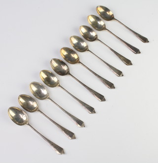 A set of 10 silver teaspoons, 122 grams
