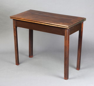A Georgian mahogany cantilever card table, raised on square tapered supports 72cm h x 90cm w x 45cm d 