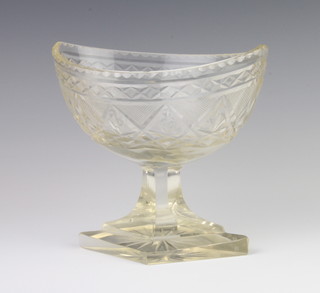 A 19th Century oval centre bowl with diamond shaped base 20cm 