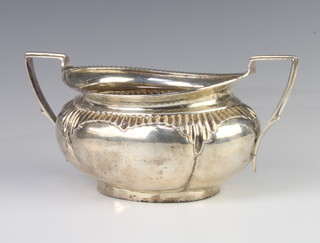 A Victorian silver 2 handled sugar bowl, Sheffield 1897, 234 grams 