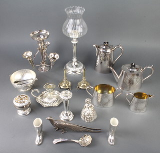 An Edwardian silver plated tea set and minor plated wares
