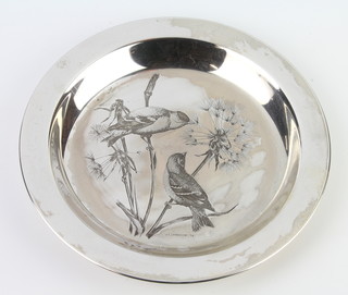 An engraved silver dish decorated with birds 11cm, 192 grams 