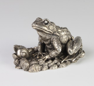A filled silver model of a frog and snail 10cm 