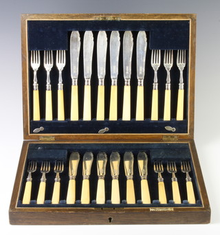 A set of 12 silver and ivory fish eaters Sheffield 1921 contained in an oak canteen 