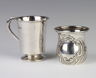 An Edwardian silver demi-fluted beaker with vacant cartouche Birmingham 1905 together with a tapered silver mug 122 grams