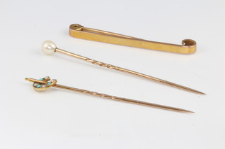 A 9ct yellow gold bar brooch and 2 gold tie pins 