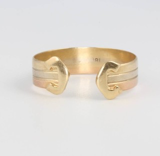 An 18ct 3 colour gold open ring, size S, 2.4 grams