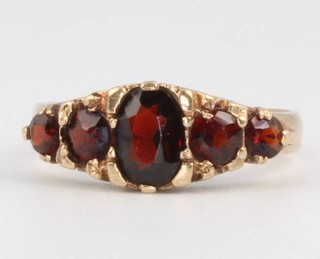 A 9ct yellow gold 5 stone garnet ring, size O, 3.2 grams