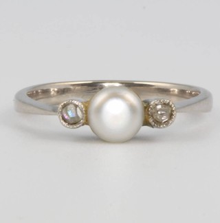 A 9ct white gold diamond and pearl ring size K, 1.9 grams