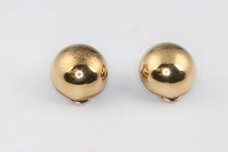 A pair of 9ct yellow gold ball ear clips, 4.7 grams
