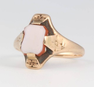 A 9ct yellow gold hardstone signet ring size K, 2.6 grams