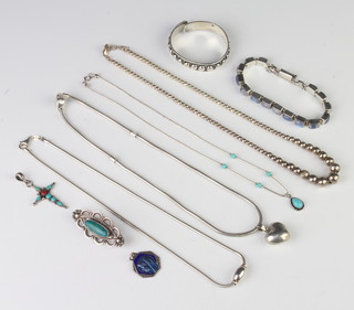 A silver and turquoise necklace and minor silver jewellery, 134 grams