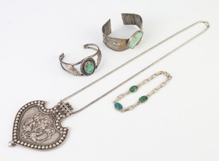 A silver and turquoise bracelet and minor silver jewellery, 121 grams 