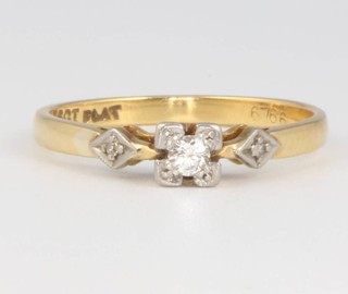 An 18ct yellow gold diamond cluster ring, size N, 2.3 grams