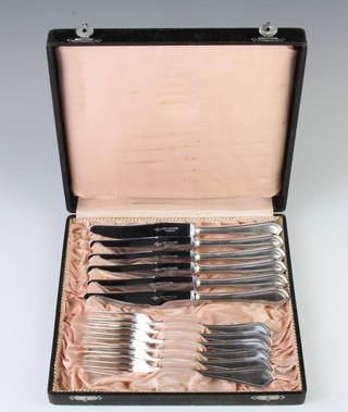 A set of 6 cased German plated dessert eaters 