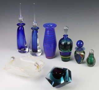 A Studio Glass scent bottle 20cm and minor Studio glassware