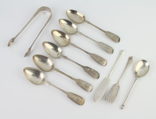 A set of 6 Victorian silver Old English teaspoons Exeter 1860 together with a pair of tongs, 2 butter knives and a spoon, 194 grams 