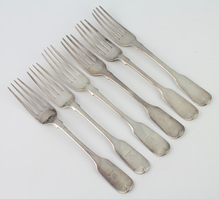 Six silver dessert forks, mixed dates, 255 grams 