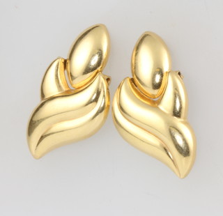 A pair of 18ct yellow gold scroll shaped earrings 4.5 grams 