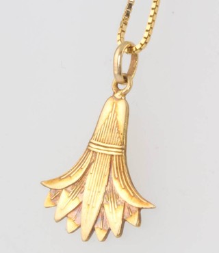 An 18ct yellow gold pendant and chain 4 grams